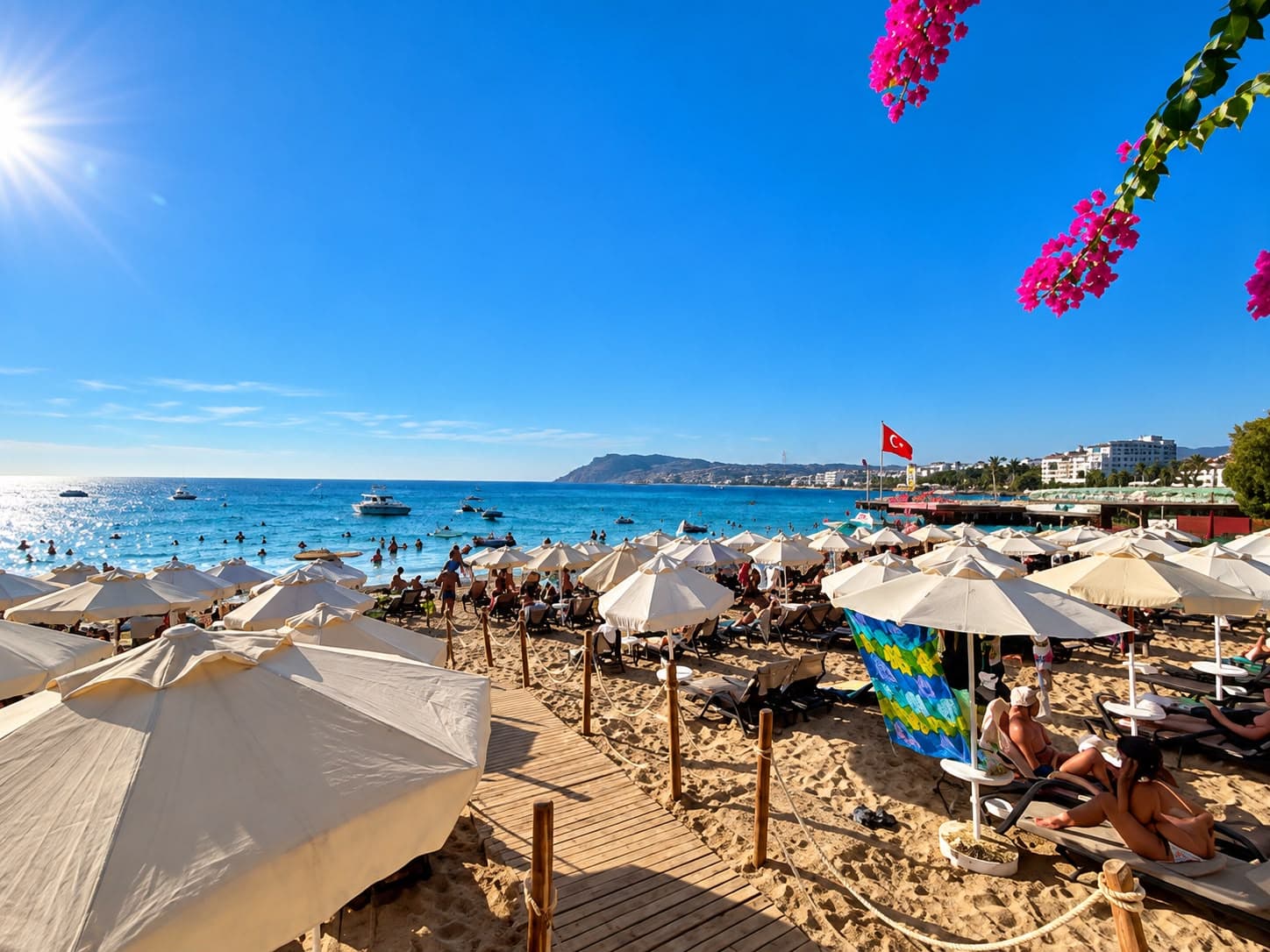 Beachfront 4+1 villa in a complex for rent in Türkler, Alanya