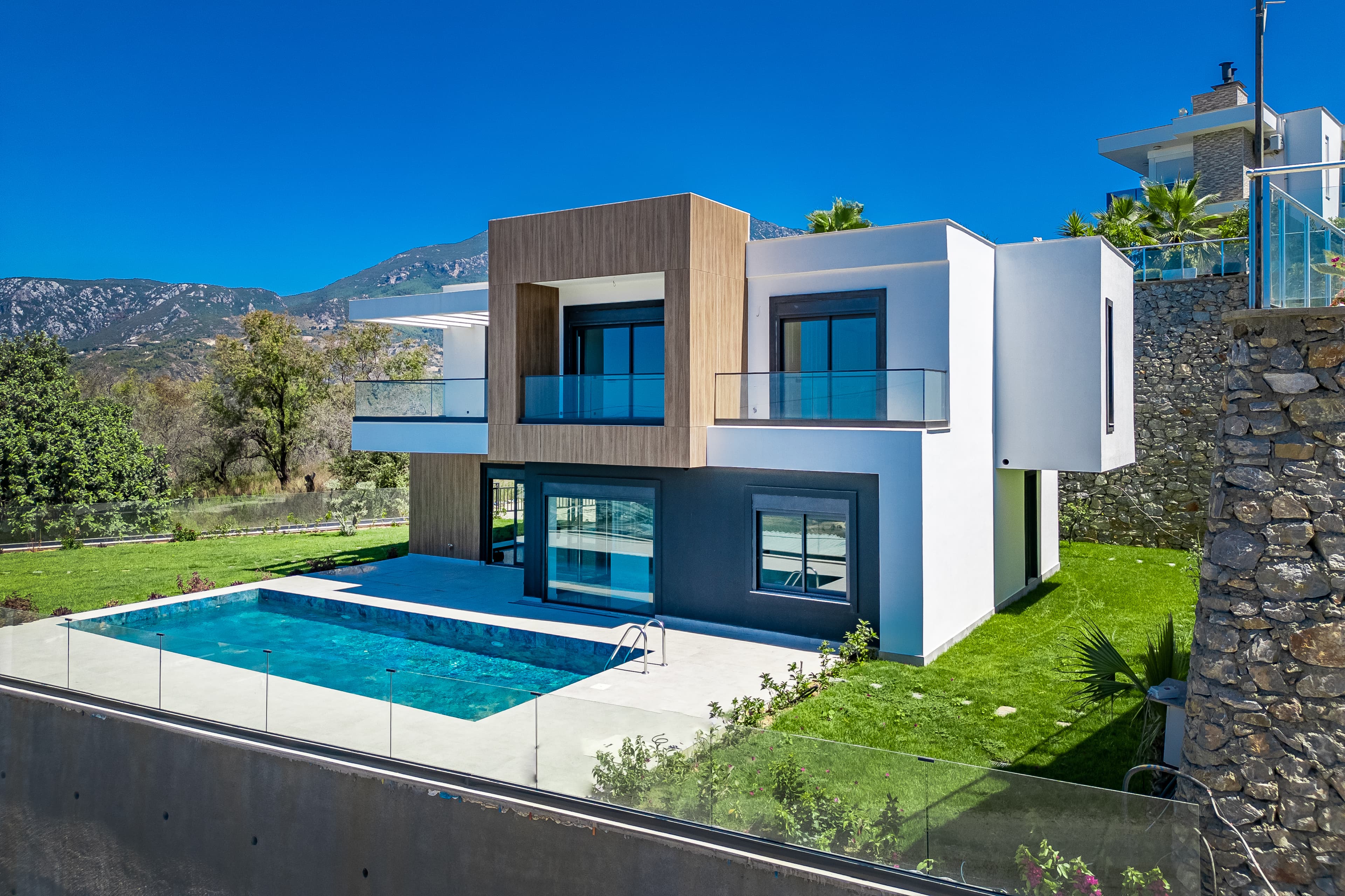 4+1 detached villa with mountain and sea view for sale in Alanya Kargicak.