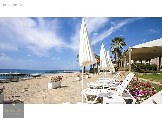ALANYA KONAKLIDA DENİZE SIFIR SİTE İÇİNDE SATILIK LÜKS 4+1 VİLLA